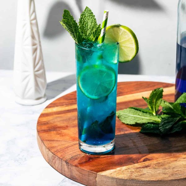 blue-mojito-curacao-cocktail-featured